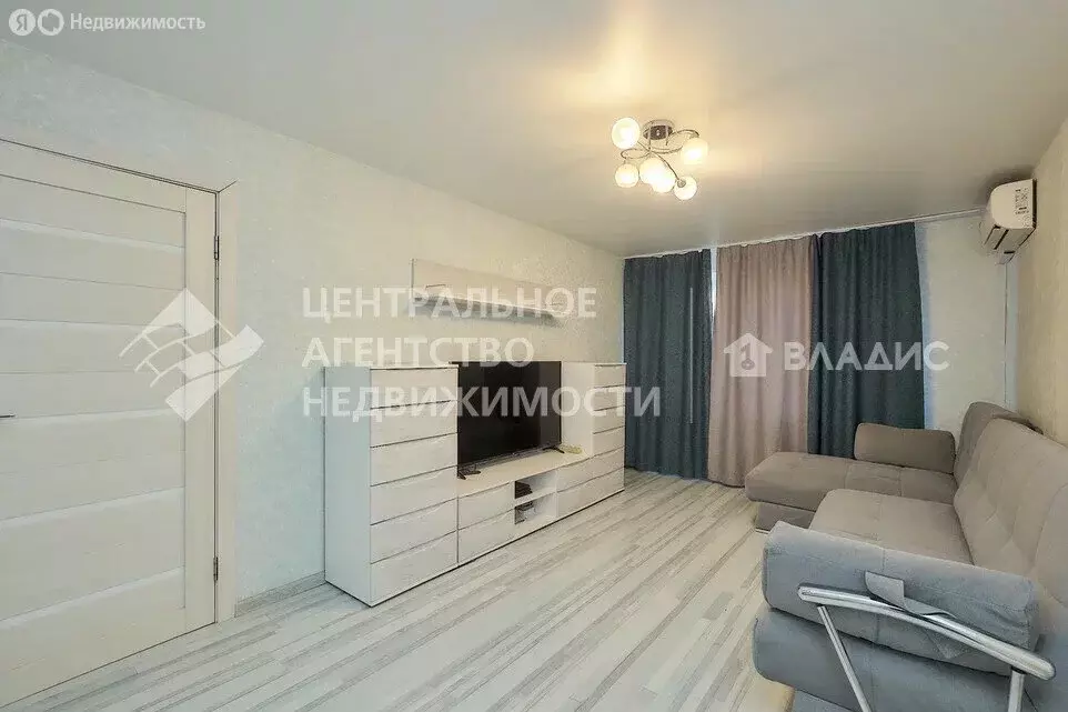 3-комнатная квартира: Рязань, Черновицкая улица, 28 (63 м) - Фото 0
