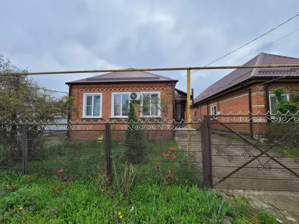 Дом в Краснодарский край, Калининская ст-ца ул. Заливная, 44 (90 м) - Фото 1