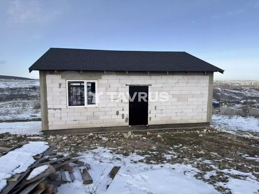 Дом в Крым, Симферопольский район, Перовское с/пос, с. Украинка ул. ... - Фото 1