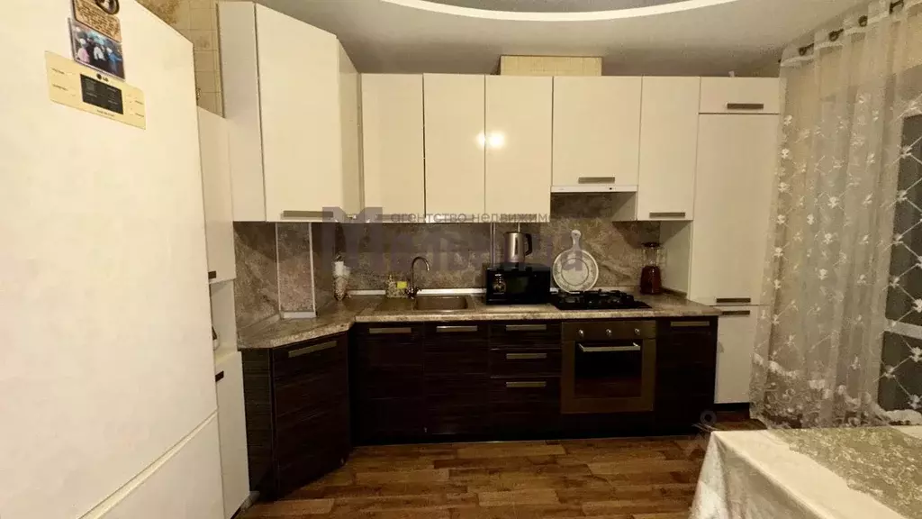 2-к кв. Волгоградская область, Волгоград ул. имени Хорошева, 14А (82.2 ... - Фото 2