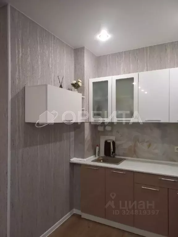 1-к кв. Тюменская область, Тюмень ул. Сергея Свиридова, 5 (40.3 м) - Фото 1