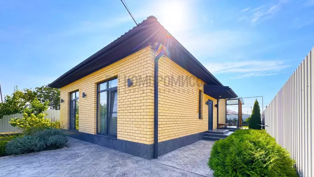 Дом в Адыгея, Тахтамукайский район, Козет аул ул. Хаджохская, 11 (88 ... - Фото 1