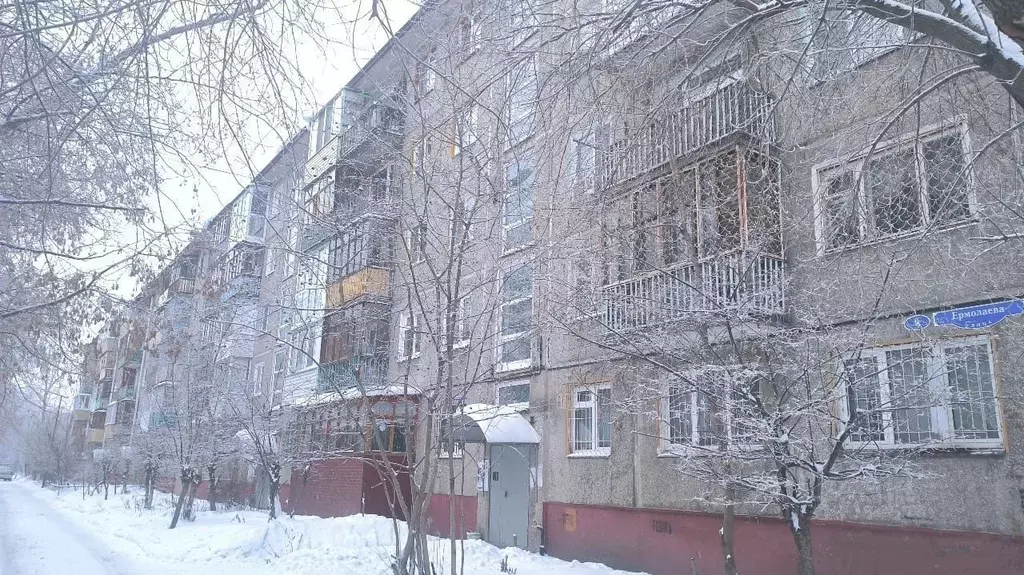 3-к кв. Омская область, Омск ул. Ермолаева, 8 (59.0 м) - Фото 0