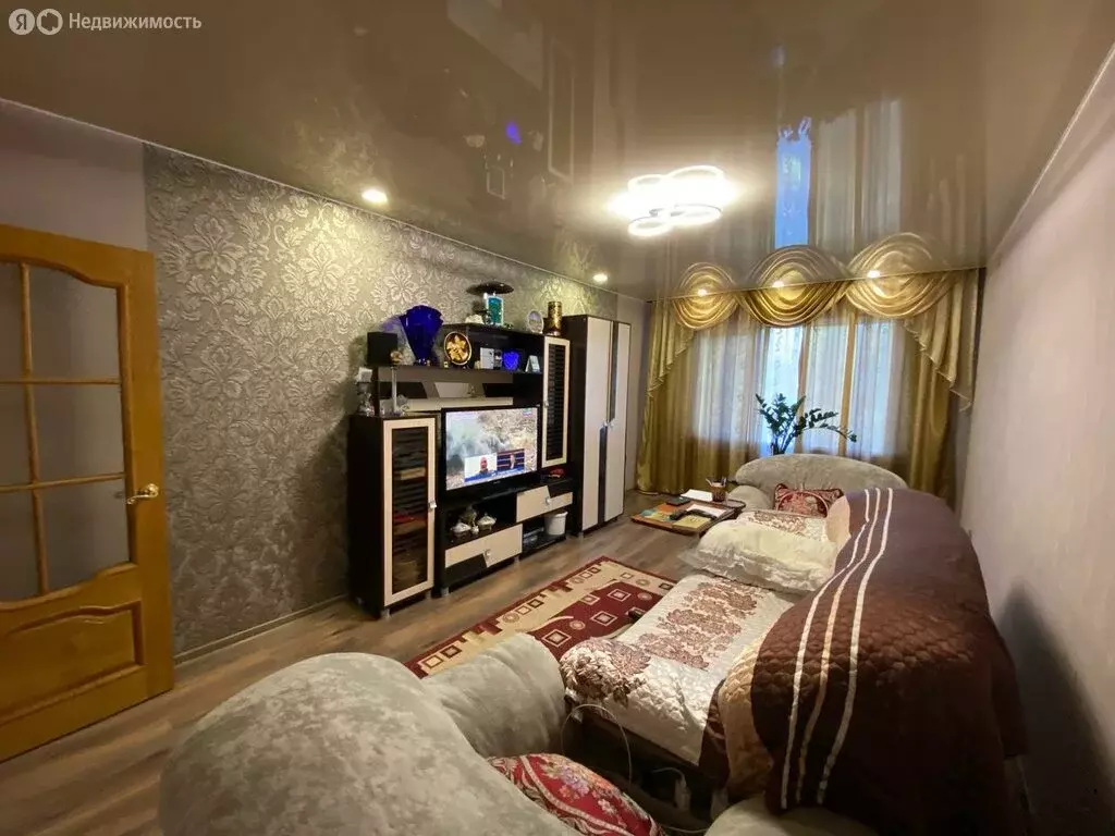 3-комнатная квартира: Лабинск, улица Калинина, 176 (71 м) - Фото 0