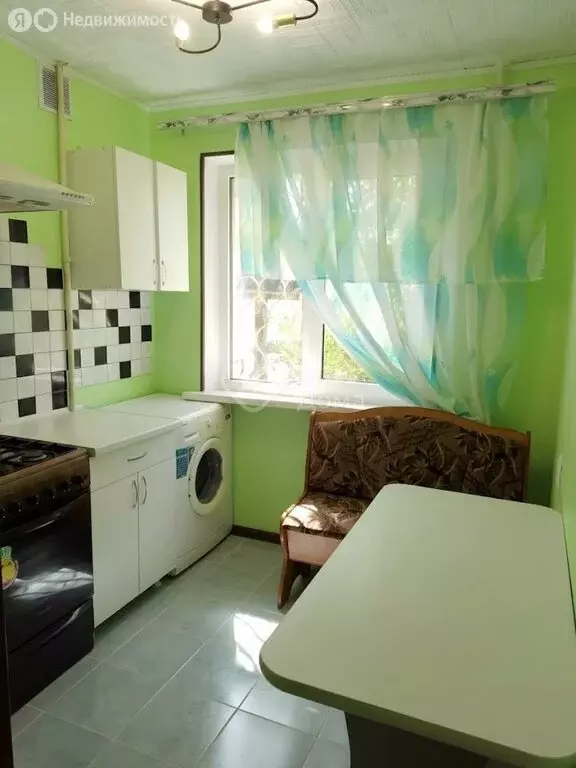 3-комнатная квартира: Волгоград, улица Вучетича, 24 (62 м) - Фото 1
