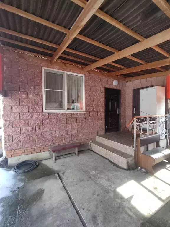 Дом в Краснодарский край, Белореченск Красная ул. (77 м) - Фото 0