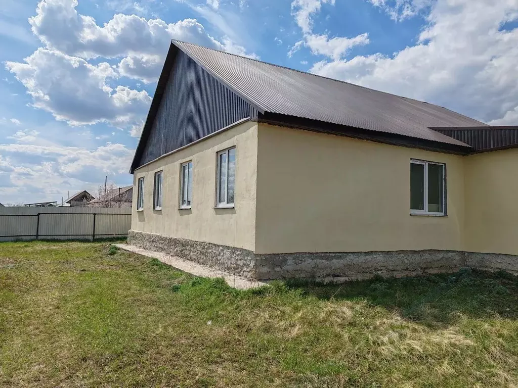Таунхаус в Оренбургская область, с. Сакмара ул. Салмышская, 47 (82 м) - Фото 0