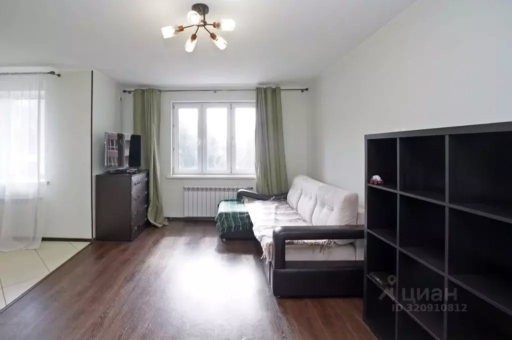 1-к кв. Омская область, Омск просп. Комарова, 21 (38.7 м) - Фото 1