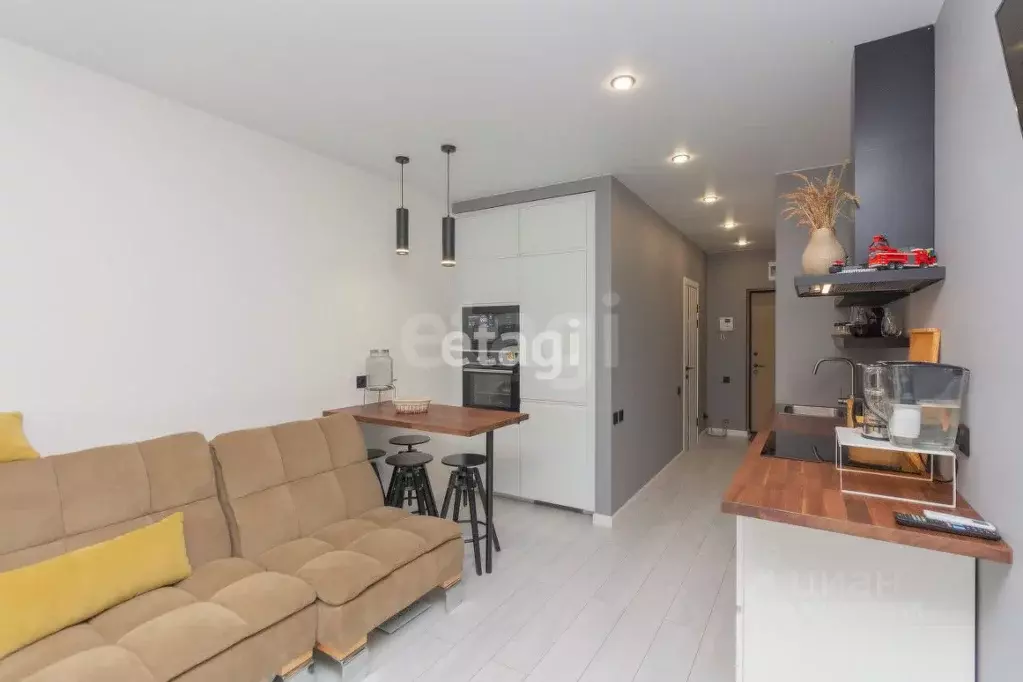 Студия Тюменская область, Тюмень ул. 50 лет Октября, 57В (25.7 м) - Фото 1