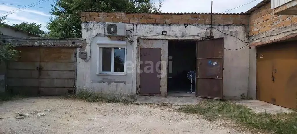 Гараж в Крым, Черноморское пгт ул. Озерная, 36 (110 м) - Фото 1