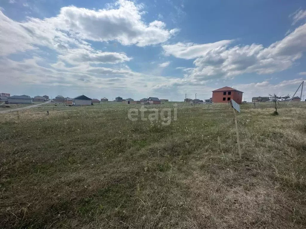 Участок в Ингушетия, Назрань ул. Изумрудная (6.0 сот.) - Фото 1