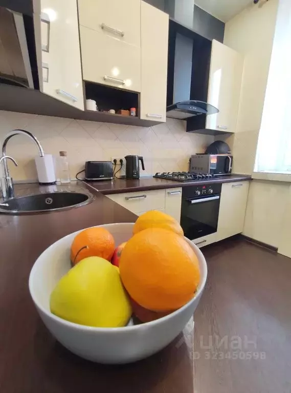 2-к кв. Омская область, Омск ул. Масленникова, 9 (55.9 м) - Фото 1