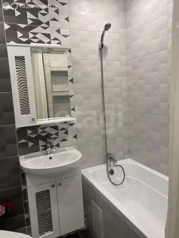 Квартира-студия: Новосибирск, улица Забалуева, 88 (30 м) - Фото 1