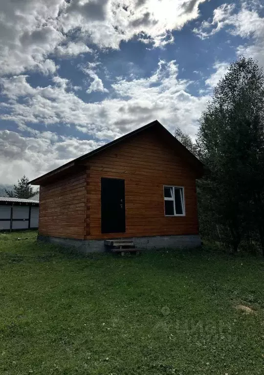 Дом в Алтай, Чемальский район, Элекмонарское с/пос, с. Элекмонар ул. ... - Фото 0