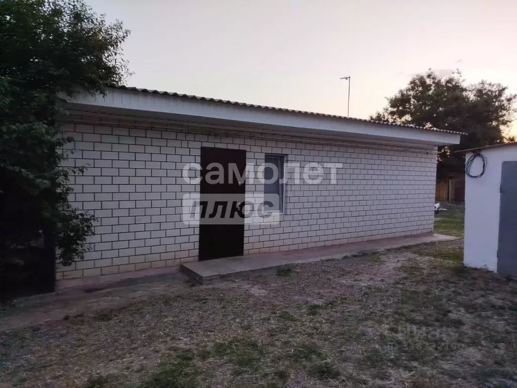 Дом в Калмыкия, пос. Ики-Бурул ул. Мира (90 м) - Фото 1
