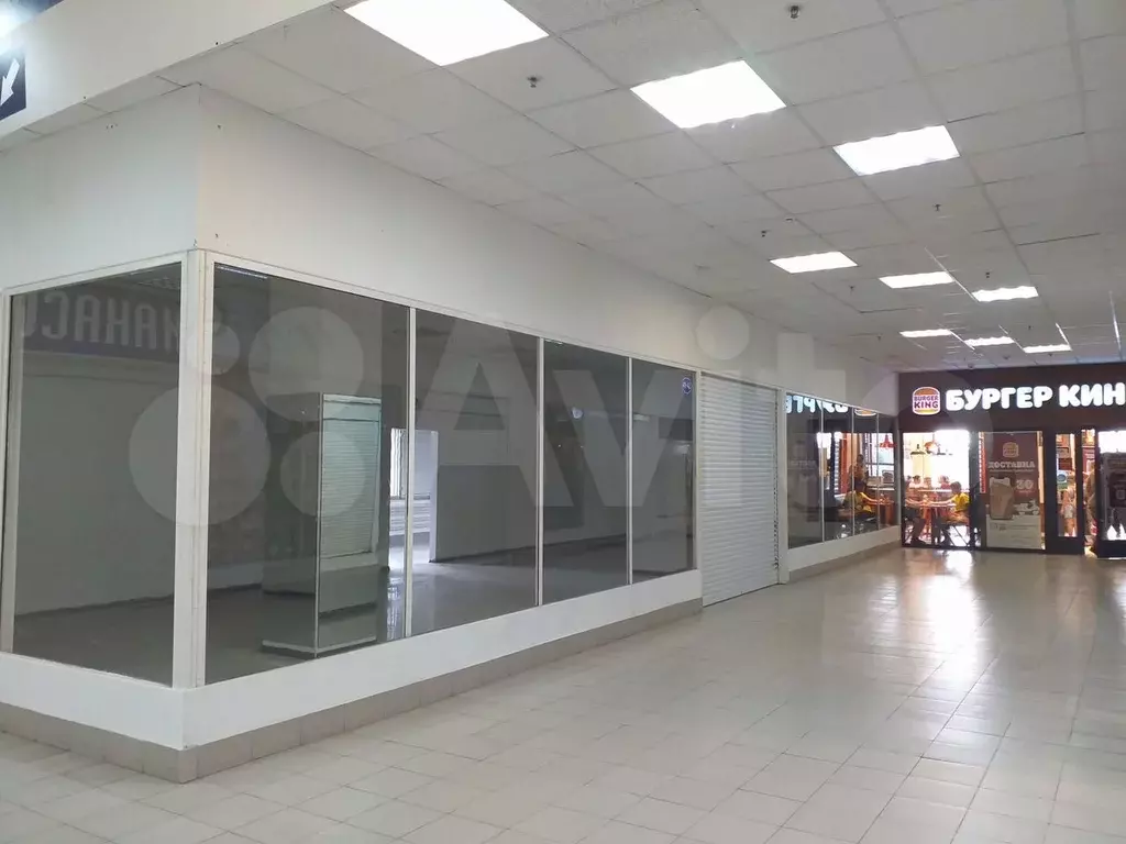 Помещение с отделкой и большой витриной, 120 м - Фото 1