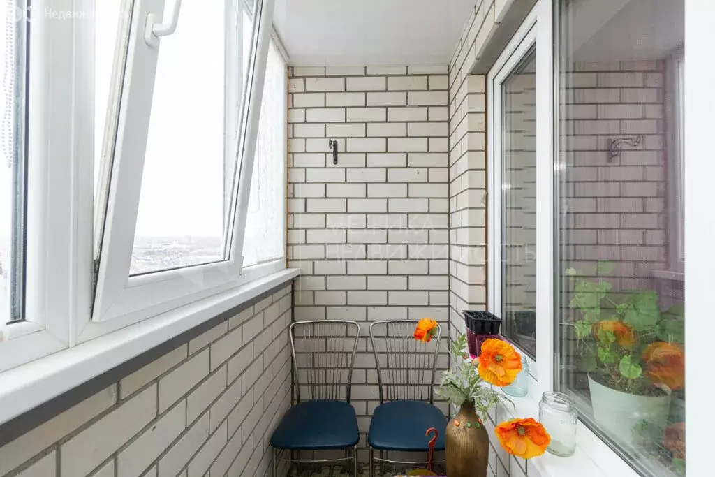 Квартира-студия: Тюмень, улица Тимофея Чаркова, 28 (24.6 м) - Фото 1