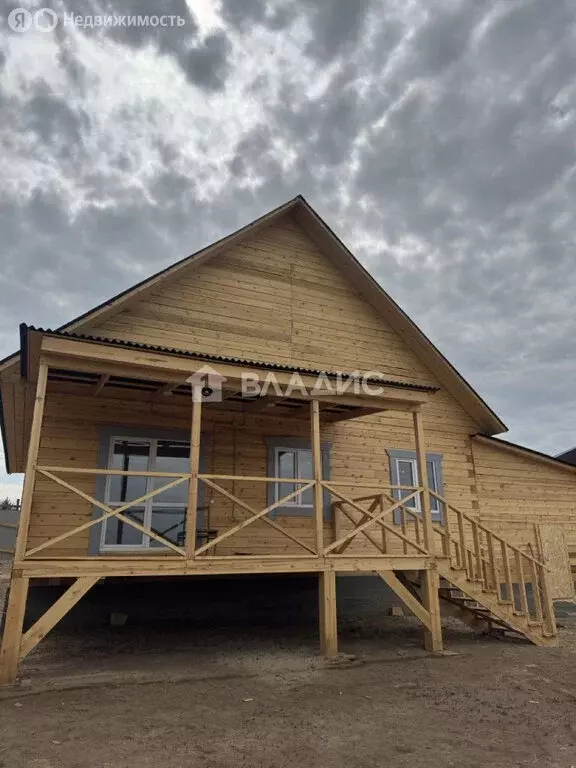 Дом в село Нижний Саянтуй, садовые участки Ромашка, 8-я улица (205 м) - Фото 0