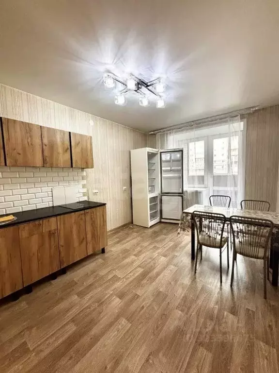 3-к кв. Красноярский край, Красноярск ул. Шахтеров, 8 (90.0 м) - Фото 2