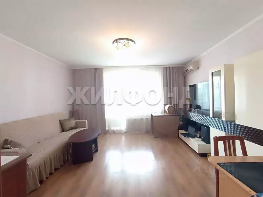 4-к кв. Хакасия, Абакан Трудовая ул., 73А (77.3 м) - Фото 0