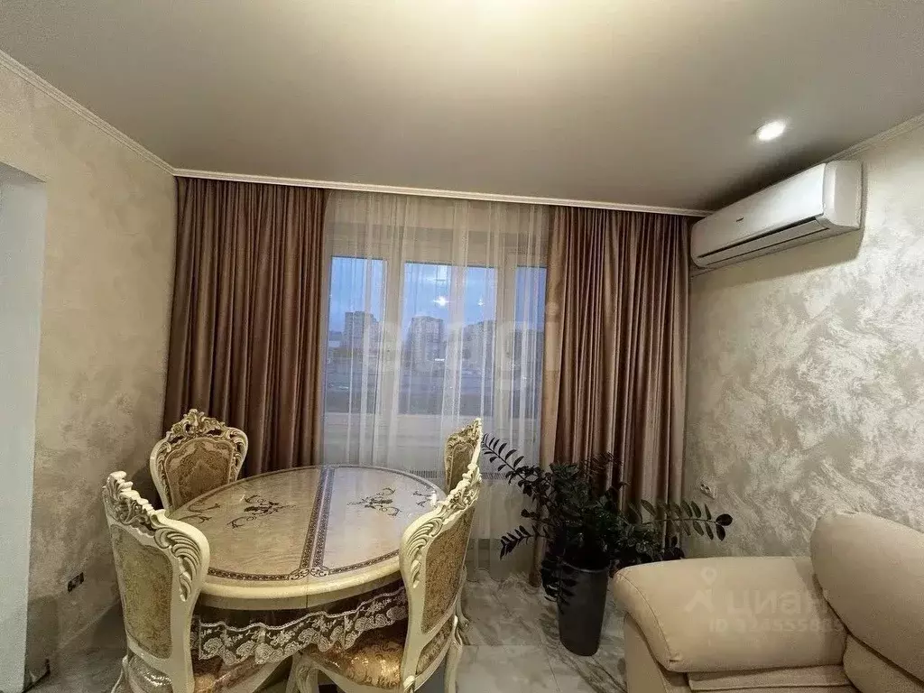 2-к кв. Тюменская область, Тюмень ул. Федюнинского, 60 (56.0 м) - Фото 1