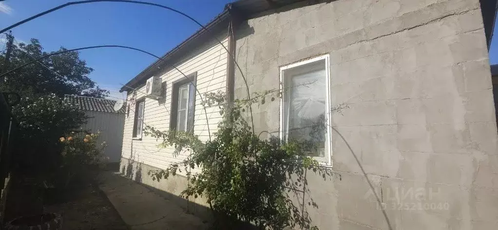 Дом в Краснодарский край, Белореченский район, Южненское с/пос, пос. ... - Фото 1