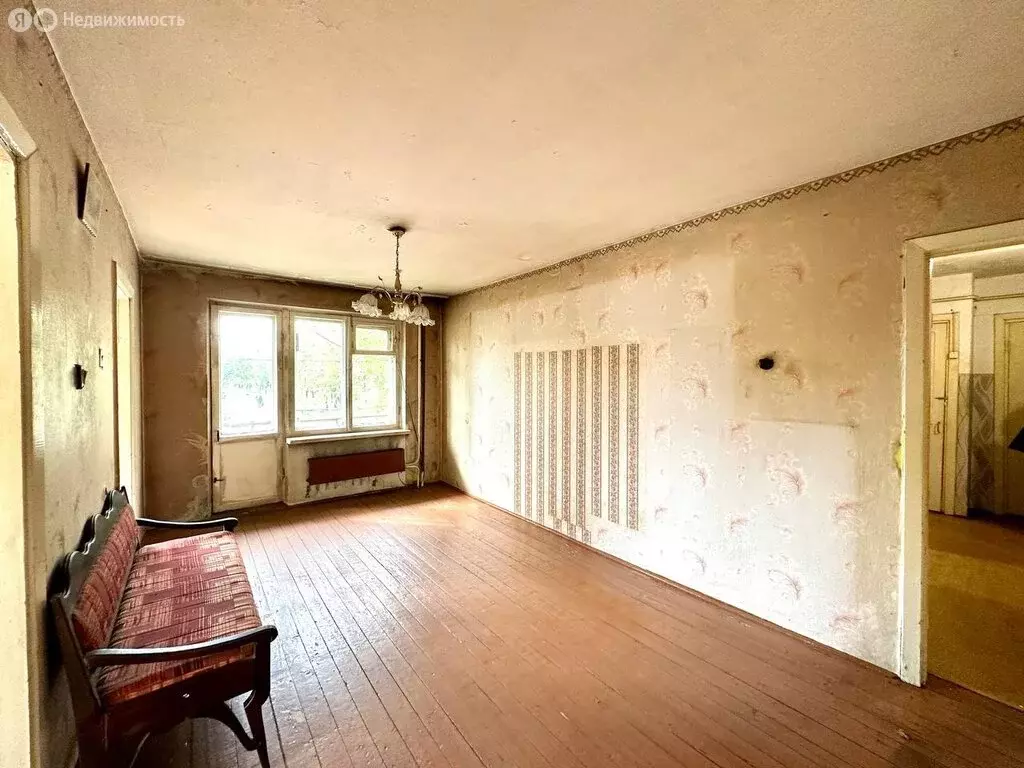 4-комнатная квартира: Черногорск, улица Калинина, 23Б (60.9 м) - Фото 1