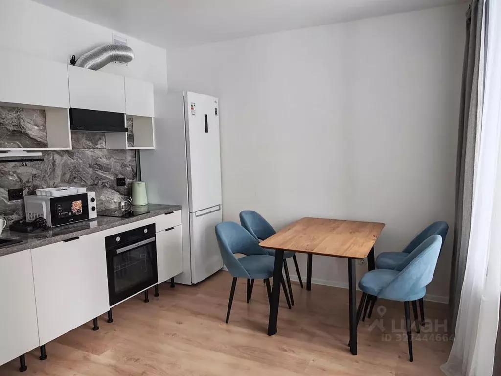 1-к кв. Свердловская область, Екатеринбург ул. Лучистая, 8 (37.0 м) - Фото 2