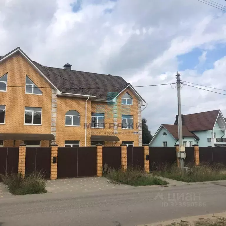 Таунхаус в Калужская область, Калуга Богородицкая ул., 32А (278 м) - Фото 1