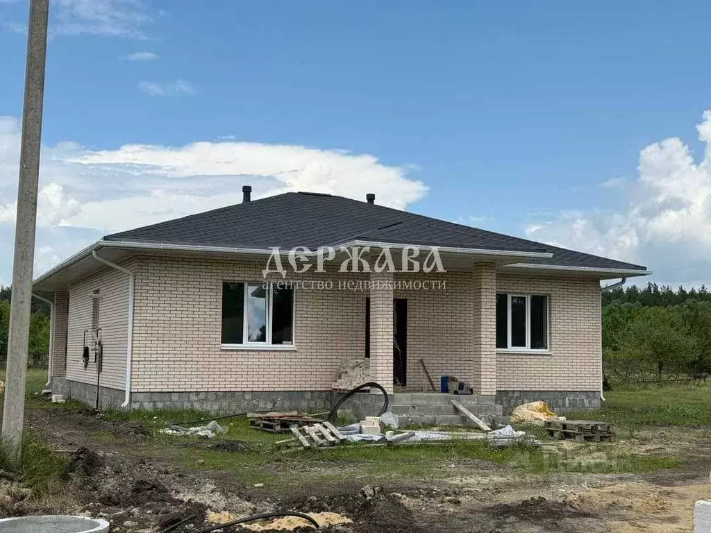 Коттедж в Белгородская область, Старооскольский городской округ, с. ... - Фото 1