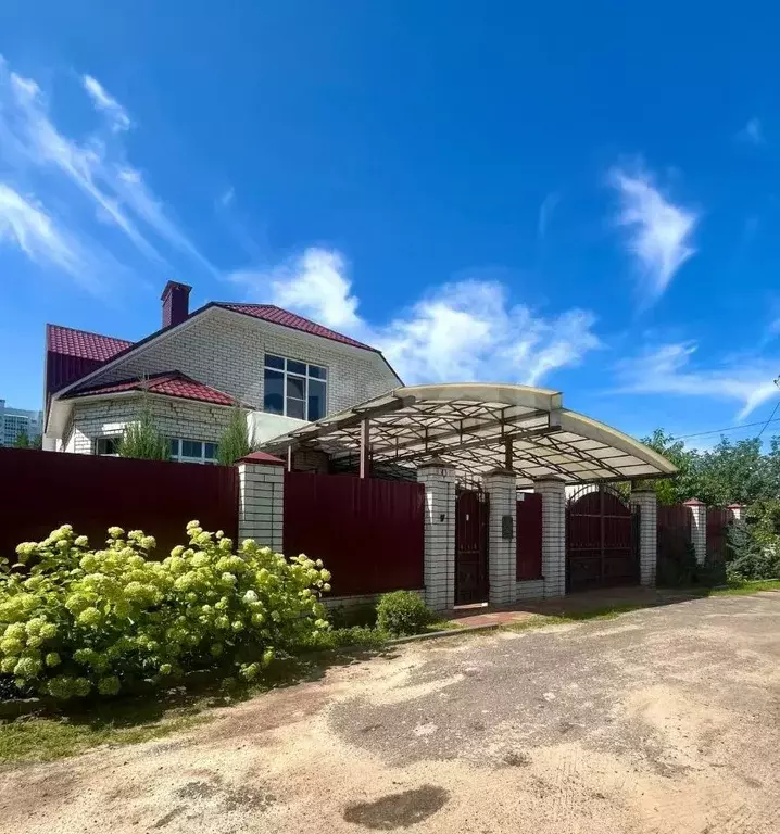 Дом в Воронежская область, Воронеж пер. Пейзажный, 10А (242 м) - Фото 1