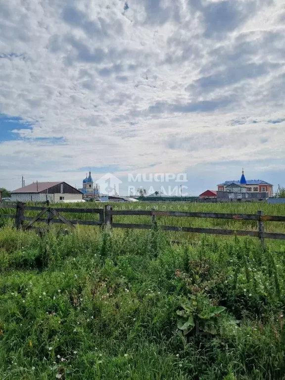 Участок в Омская область, Омский район, Надеждинское с/пос, д. ... - Фото 1