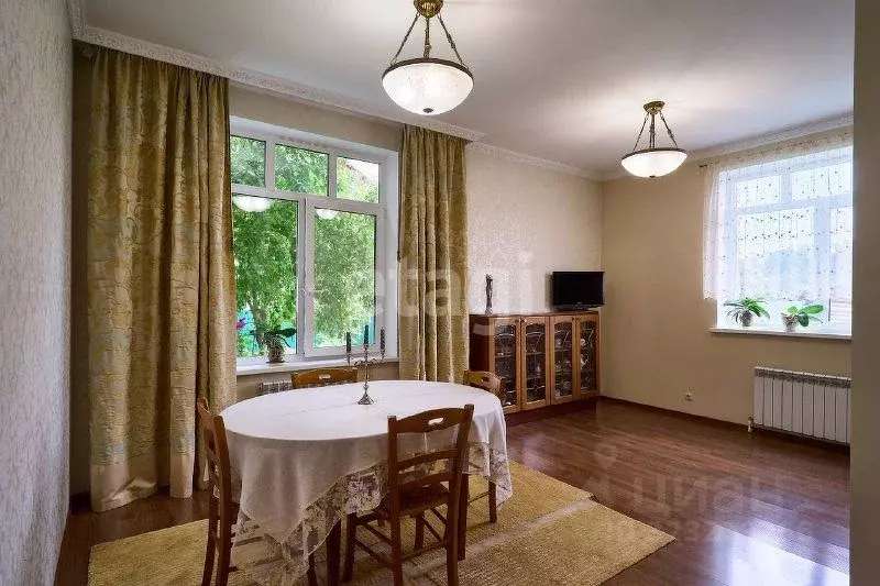 Дом в Тюменская область, Тюмень Новосибирская ул. (380 м) - Фото 1