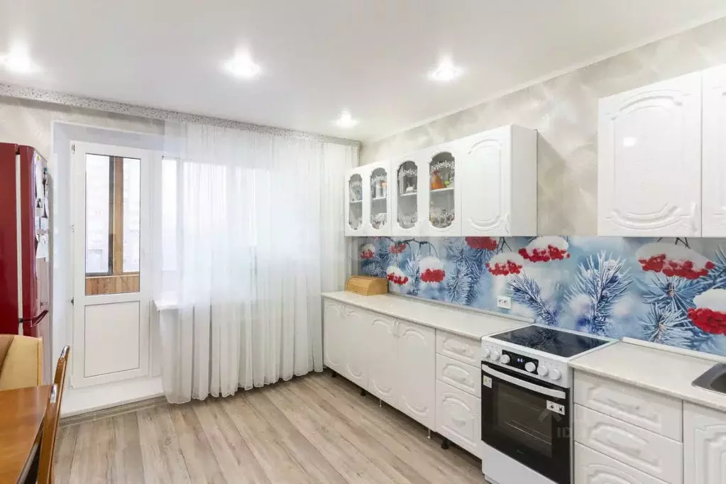 3-к кв. Тюменская область, Тюмень Народная ул., 10 (92.9 м) - Фото 1