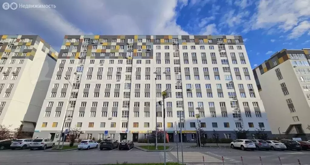 3-комнатная квартира: Тюмень, улица Василия Подшибякина, 15 (90 м) - Фото 1