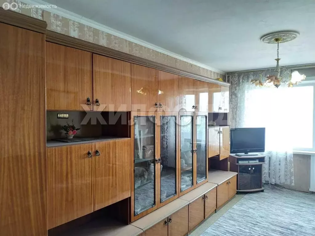 3-комнатная квартира: Искитим, Комсомольская улица, 15 (64.3 м) - Фото 0