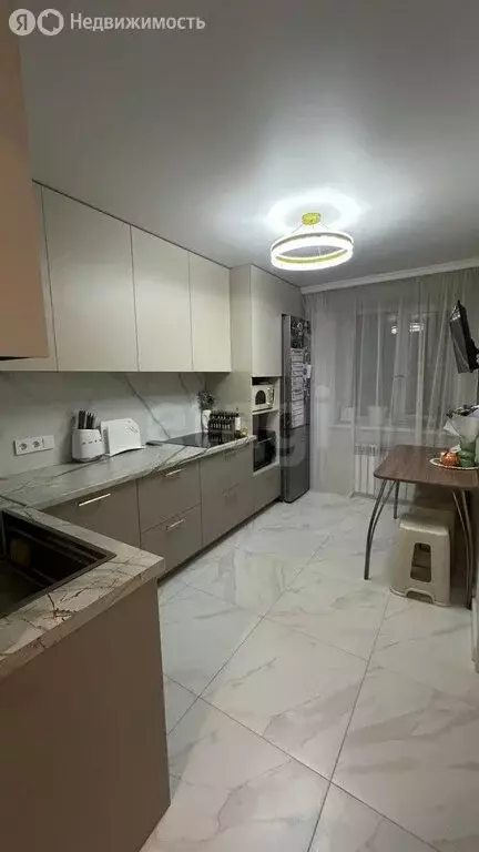 3-комнатная квартира: Белгород, улица Губкина, 26 (64 м) - Фото 1