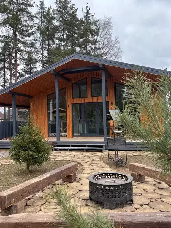 Дом в Ленинградская область, Всеволожский район, Бугровское городское ... - Фото 1