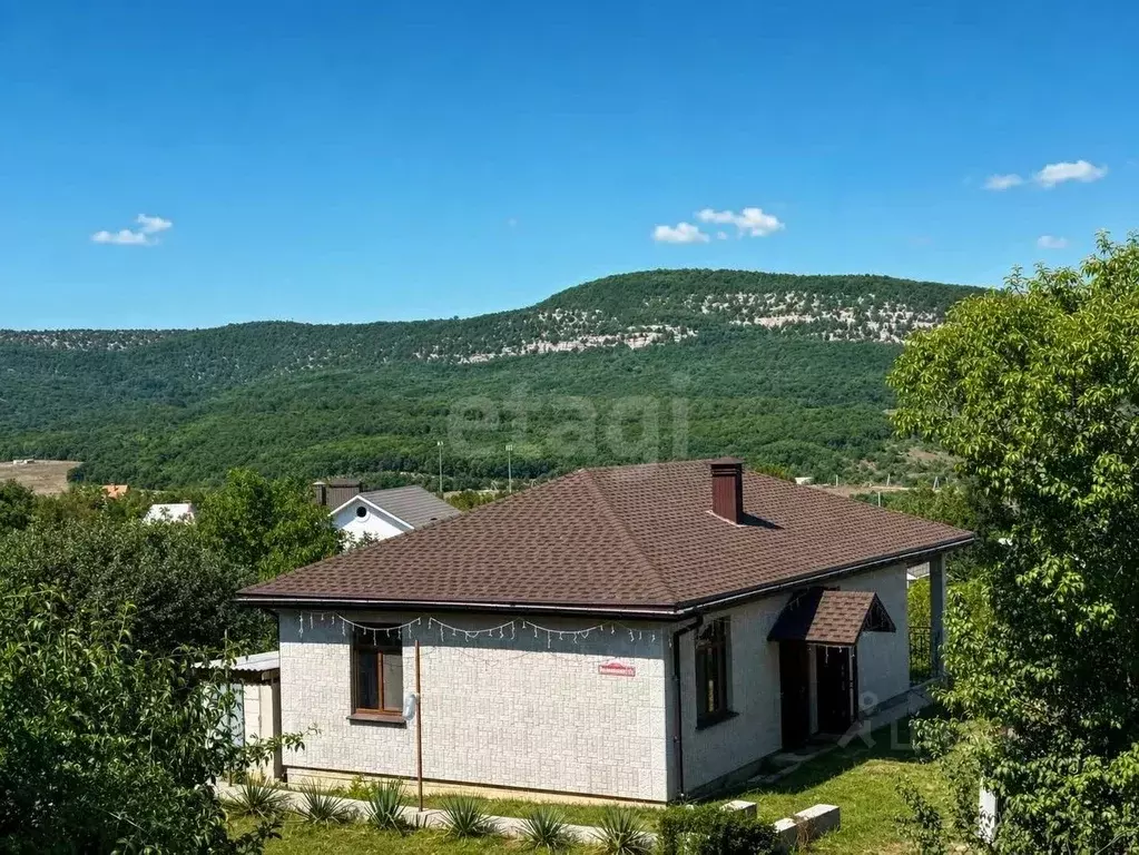 Дом в Севастополь с. Резервное, ул. Евгения Вишнякова, 16 (100 м) - Фото 1
