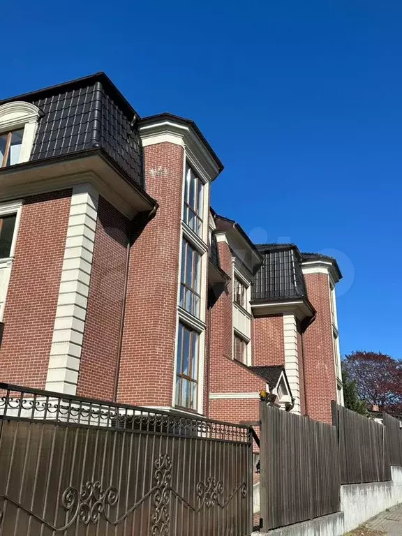 Доля в 2-к. квартире, 66,5 м, 1/3 эт. - Фото 1
