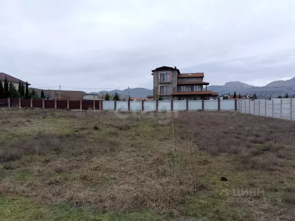 Участок в Крым, Судак муниципальный округ, с. Солнечная Долина ул. ... - Фото 1