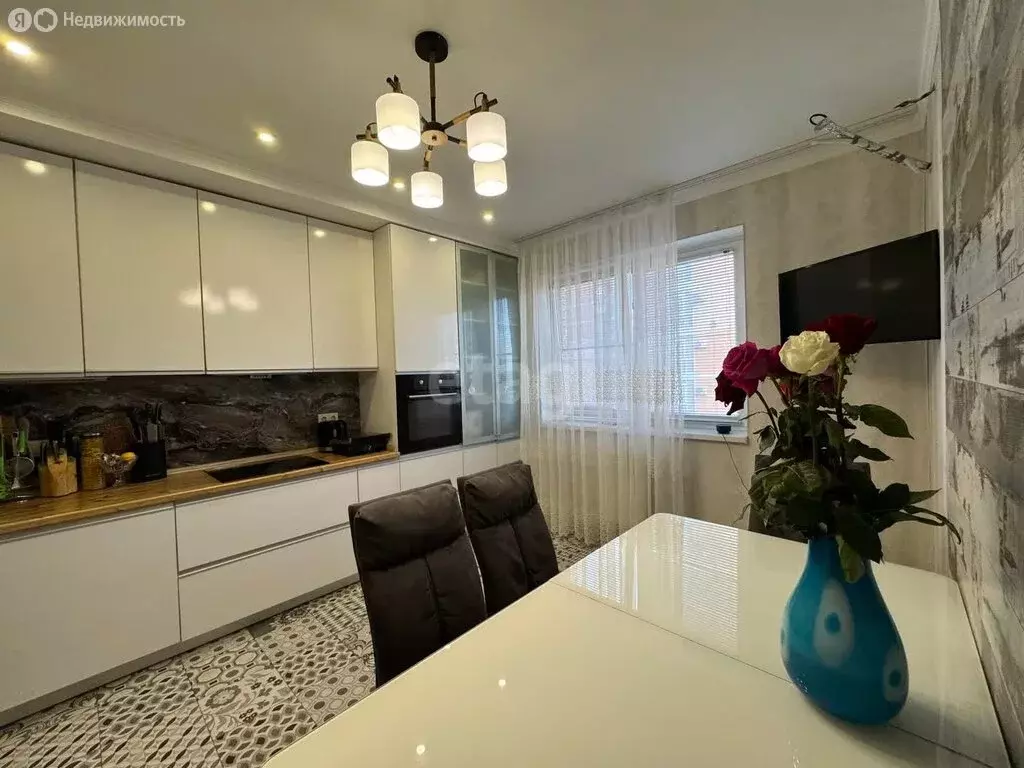 2-комнатная квартира: Новороссийск, проспект Ленина, 95Г (73.8 м) - Фото 0
