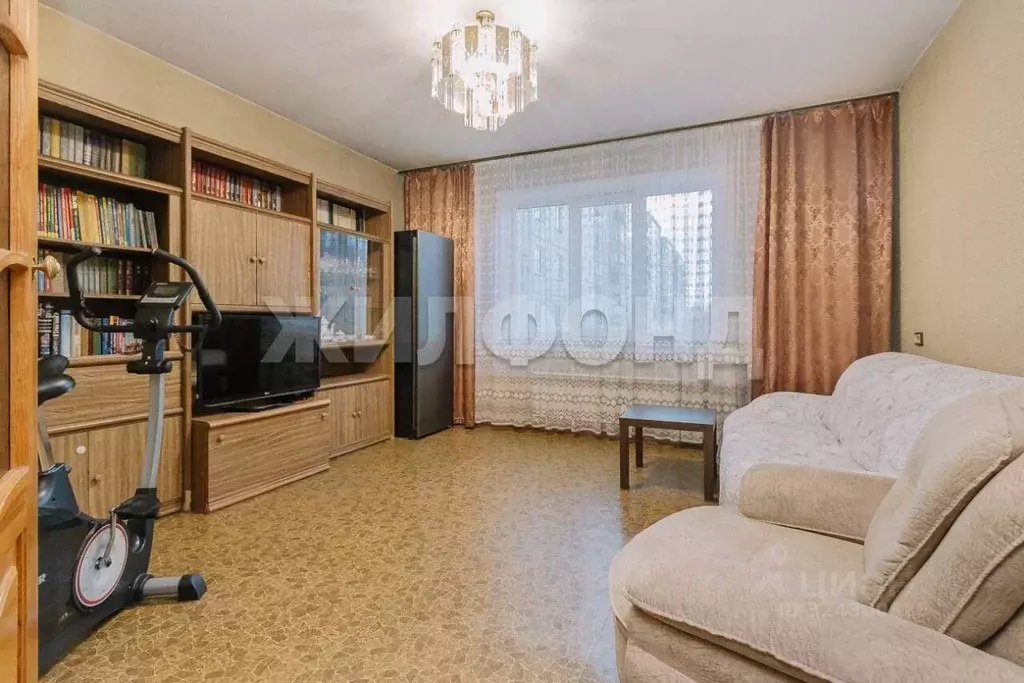 4-к кв. Новосибирская область, Новосибирск ул. Есенина, 8/1 (92.3 м) - Фото 1