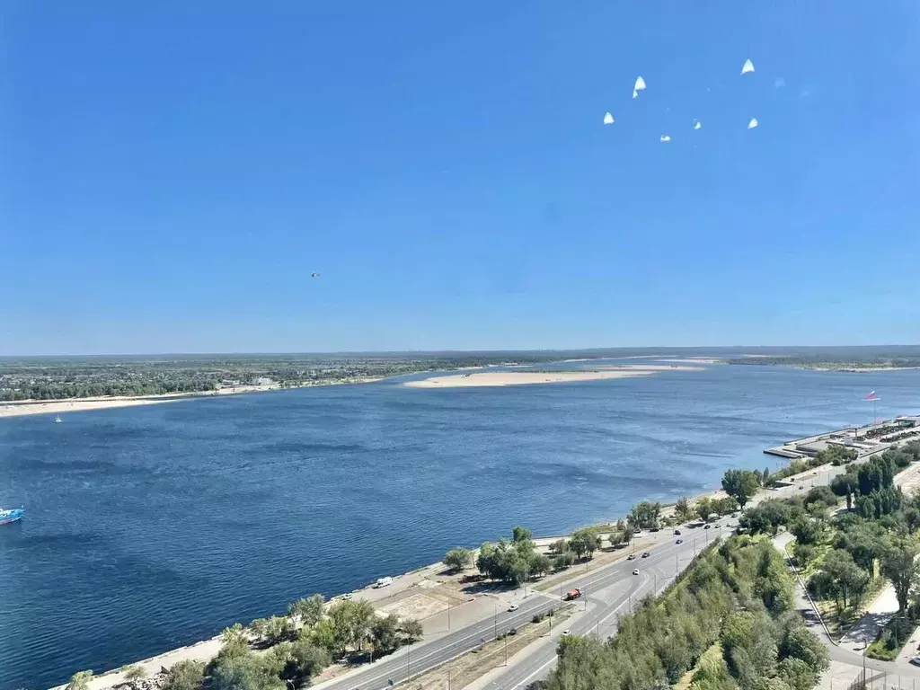 3-к кв. Волгоградская область, Волгоград ул. Маршала Чуйкова, 55 ... - Фото 0