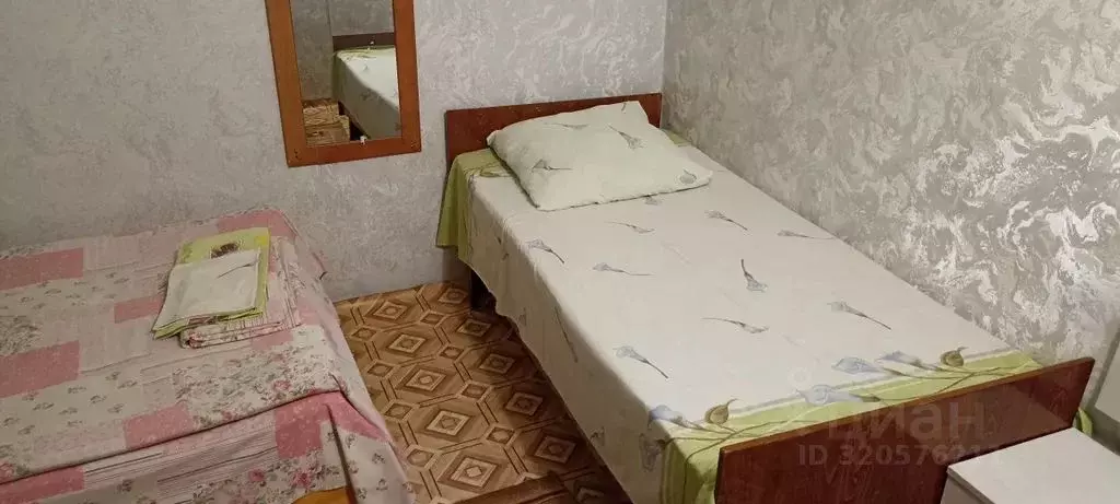 Комната Оренбургская область, Соль-Илецк ул. Александрова, 4/2 - Фото 1