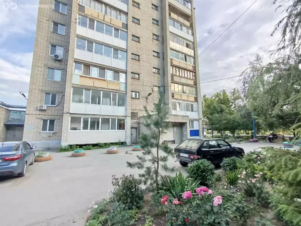 3-комнатная квартира: Энгельс, улица Маршала А.М. Василевского, 61 ... - Фото 0