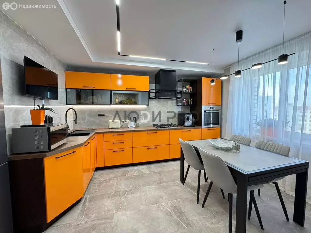 4-комнатная квартира: Саратов, улица имени А.П. Чехова, 12/36 (115 м) - Фото 1