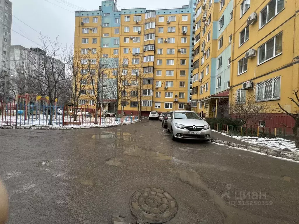 2-к кв. Волгоградская область, Волгоград ул. 8-й Воздушной Армии, 15 ... - Фото 0