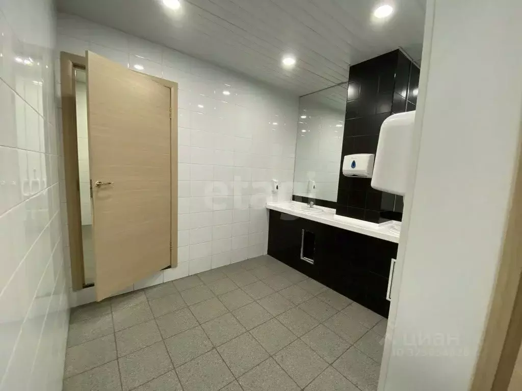 Помещение свободного назначения в Красноярский край, Красноярск ... - Фото 1