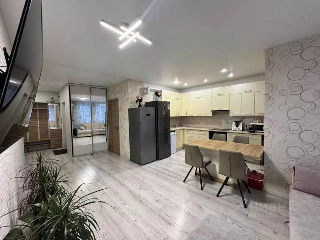 3-к кв. Свердловская область, Екатеринбург ул. Счастливая, 4 (94.3 м) - Фото 1